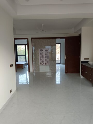 Room in 3 BHK Apartment at Paras Dews, Sector 106 – for Sale