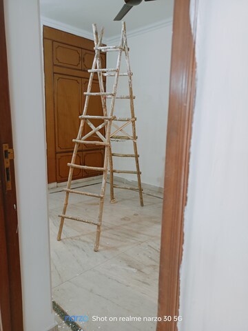 Room in 3 BHK Apartment at Ip Extension – for Rent