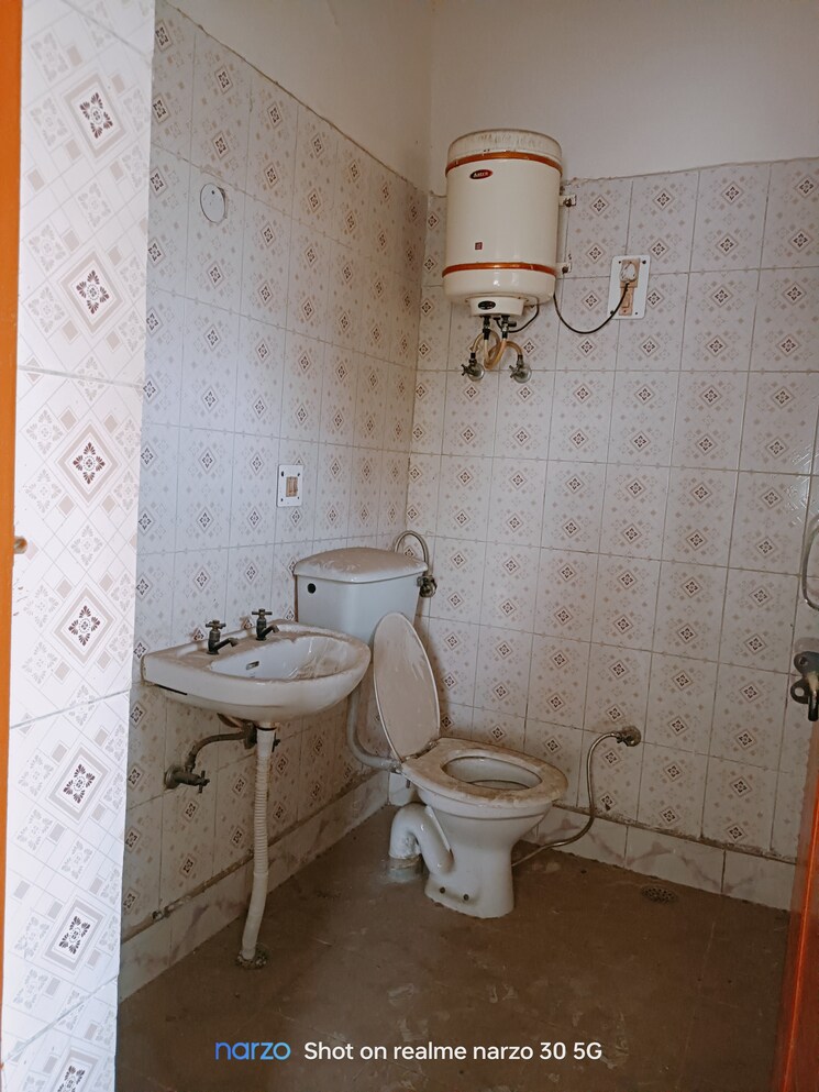 Bathroom, ip extension 2 Bedroom 950 Sq.Ft. Apartment In Ip Extension Delhi 7964570