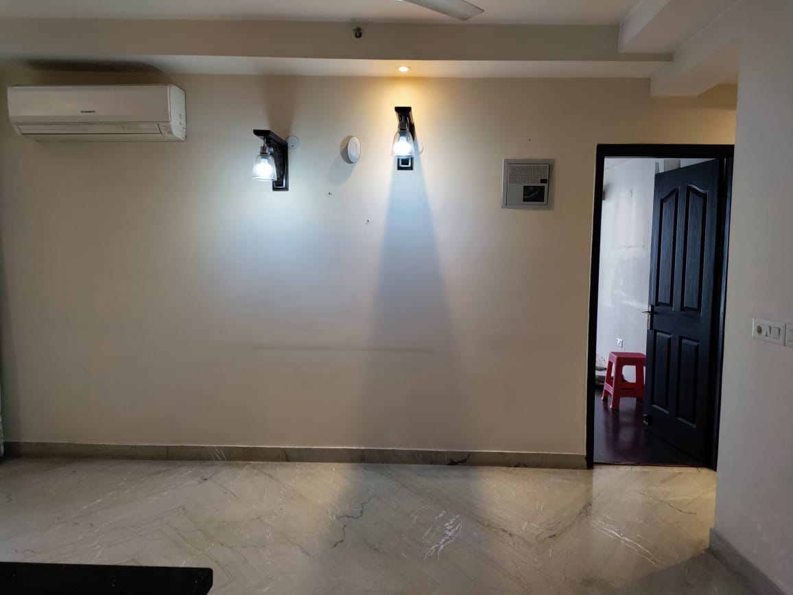 3.5 BHK + Servant Room Apartment For Sale in Mahagun Maestro