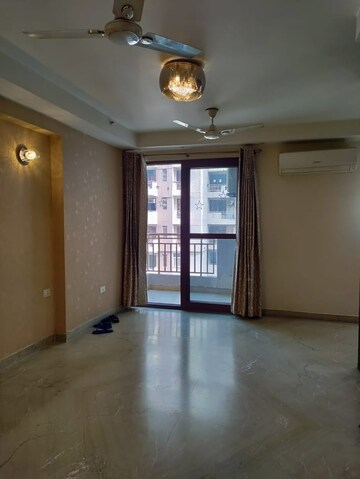 Room in 3.5 BHK Apartment at Mahagun Maestro, Sector 50 – for Sale