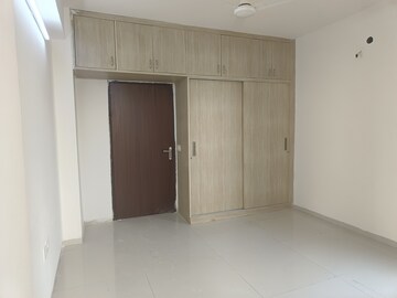 Room in 3 BHK Apartment at Tulip Violet, Sector 69 – for Rent