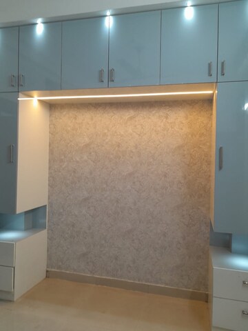 Furnished Amenities in 2 BHK Builder Floor at Niti Khand – for Rent