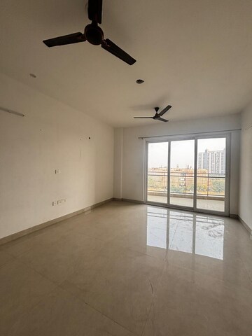 Master Bedroom in 4 BHK Apartment at Shalimar Belvedere Court, Gomti Nagar – for Rent