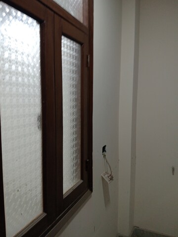 Building Lobby in 1 BHK Builder Floor at Govindpuri – for Sale