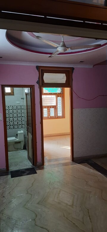 Master Bedroom in 1 BHK Builder Floor at Nirman Vihar – for Rent