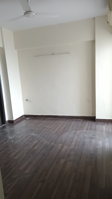 2 BHK Apartment For Rent in Sethi Max Royale, Sector 76