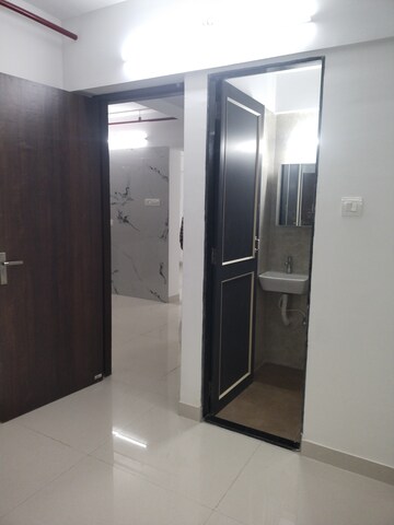 Room in 2 BHK Apartment at Kurla East – for Rent