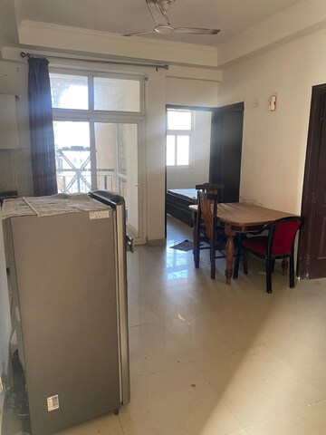 Room in 2.5 BHK Apartment at Amrapali Princely Estate, Sector 76 – for Rent