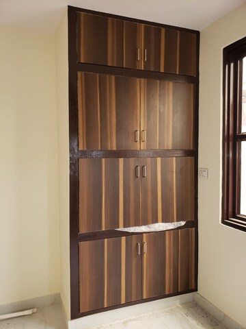 Furnished Amenities in 3 BHK Builder Floor at Dwarka Mor – for Rent