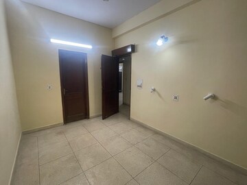 Room in 3 BHK Builder Floor at Shivalik Colony – for Rent