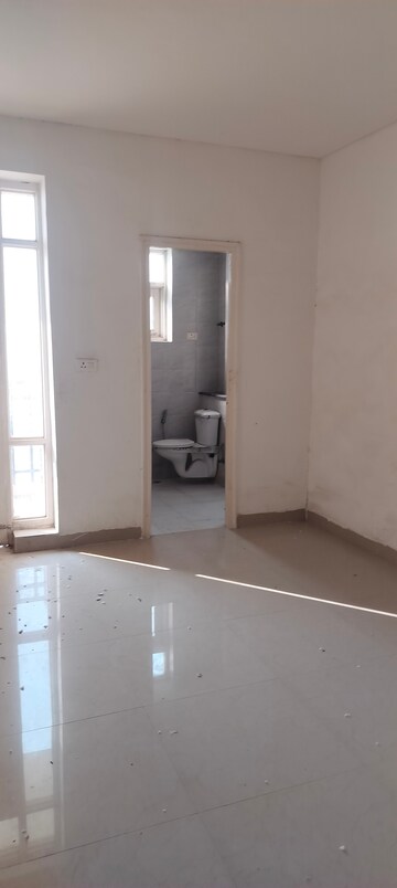 Room in 3 BHK Apartment at Green Power Society, Sector 75 – for Sale