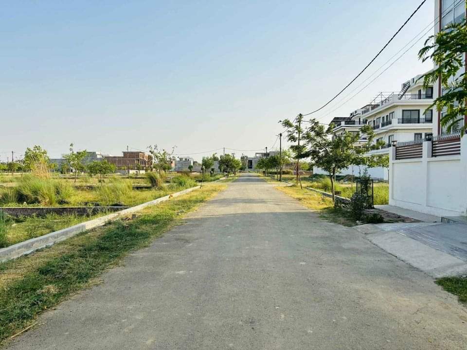 Plot For Sale in Sushant Golf City