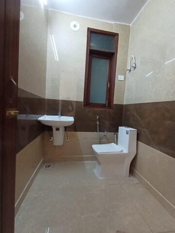 Attached Bathroom in 3 BHK Builder Floor at Dwarka Mor – for Rent