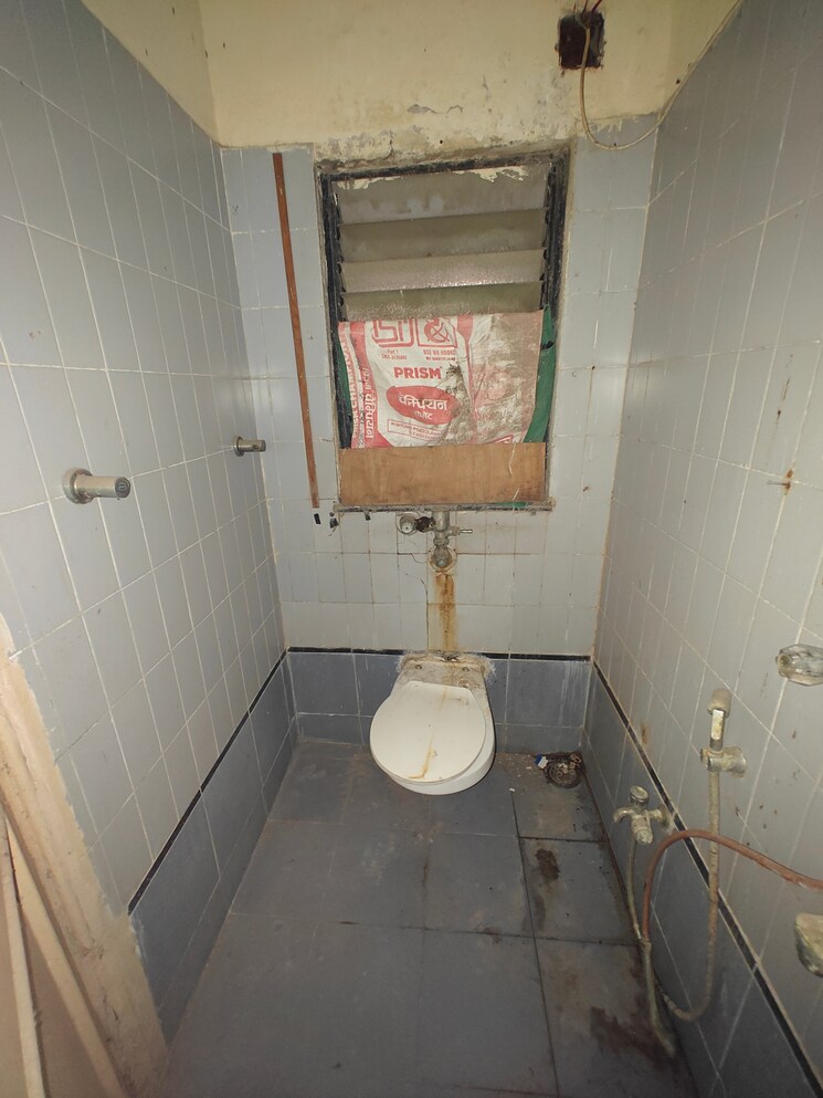 Bathroom, nri-complex-phase-i 2 Bedroom 1350 Sq.Ft. Apartment In Seawoods Sector 58 Navi Mumbai 7965058