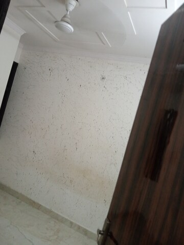 Furnished Amenities in 3 BHK Builder Floor at Govindpuri – for Rent