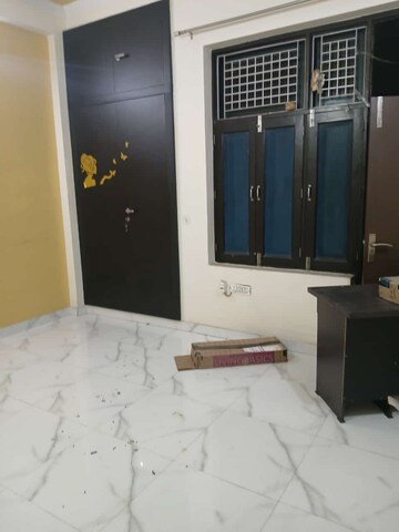 Room in 2 BHK Builder Floor at Sector 82 – for Rent