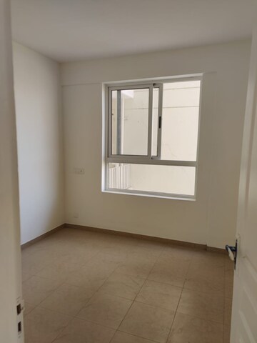 Room in 3 BHK Apartment at Maxxus Elanza, International Airport Road – for Rent