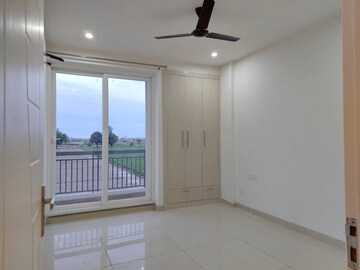 Room in 3 BHK Apartment at Maxxus Elanza, International Airport Road – for Rent