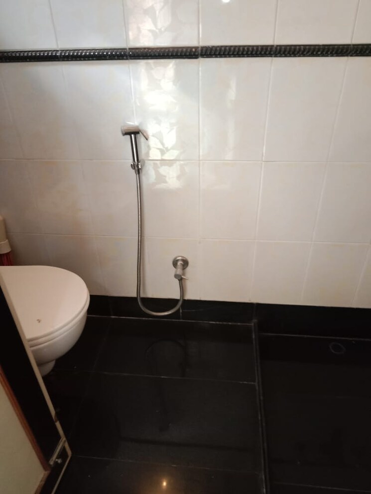Bathroom, shankar-mahal-cumbala-hill 3 Bedroom 1150 Sq.Ft. Apartment In Cumbala Hill Mumbai 7965240