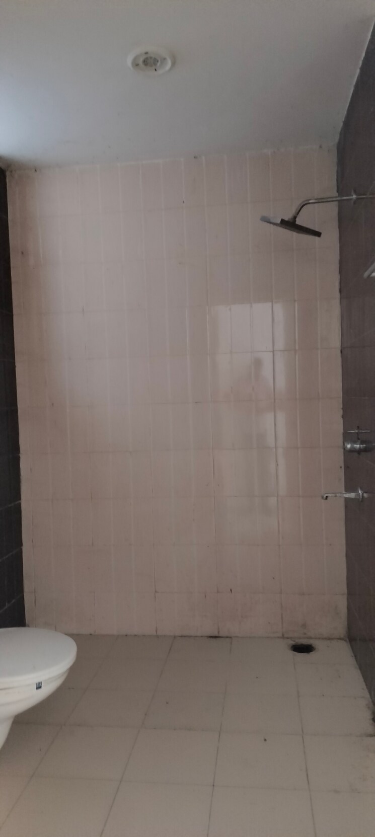 Bathroom, green-power-society 3 Bedroom 1836 Sq.Ft. Apartment In Sector 75 Faridabad 7965251