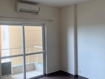 Room in 3 BHK Apartment at BPTP The Resort, Sector 75 – for Rent