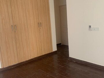 Room in 3 BHK Apartment at BPTP The Resort, Sector 75 – for Rent