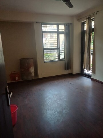 Room in 2 BHK Apartment at Eldeco Mystic Greens, Omicron I Greater Noida – for Rent