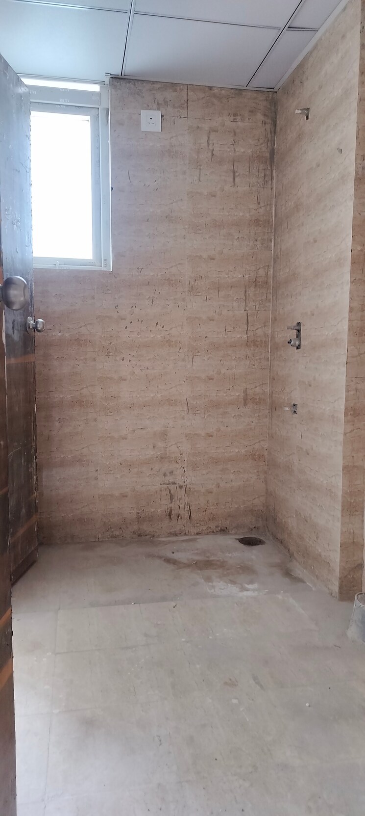 Bathroom, slf-anushree 3 Bedroom 1614 Sq.Ft. Apartment In Sector 75 Faridabad 7965307