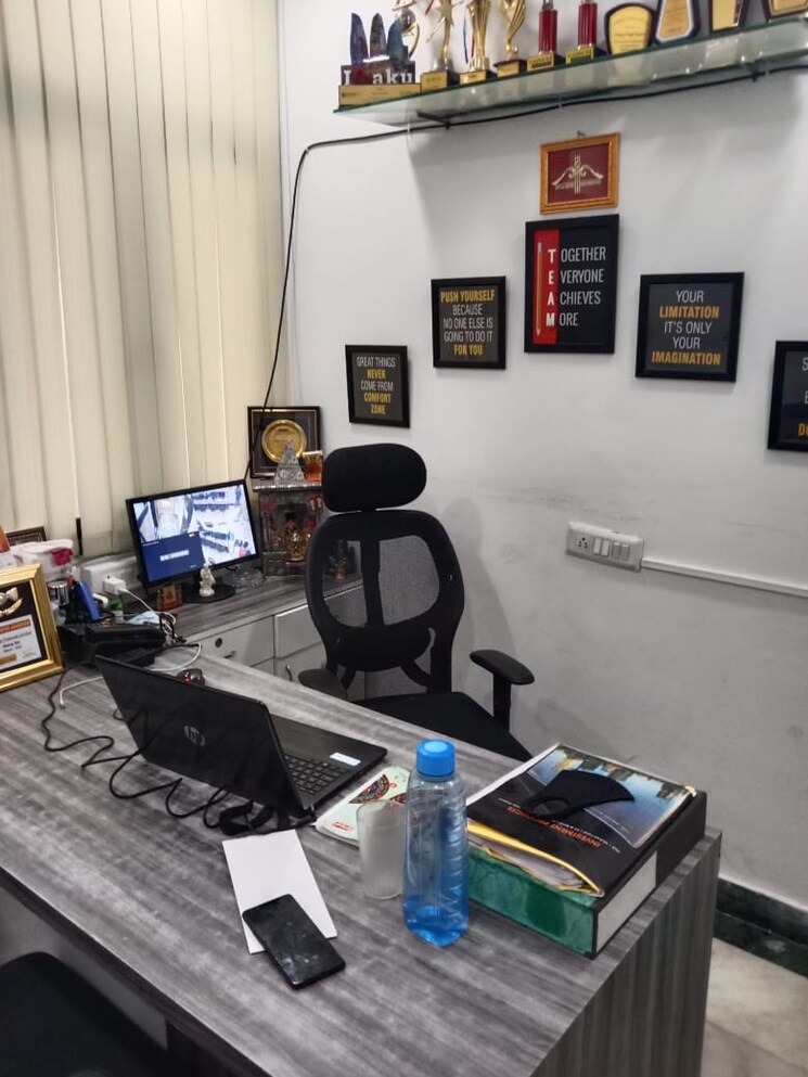 Team Area, netaji subhash place Commercial Office Space 500 Sq.Ft. In Netaji Subhash Place Delhi 7965415