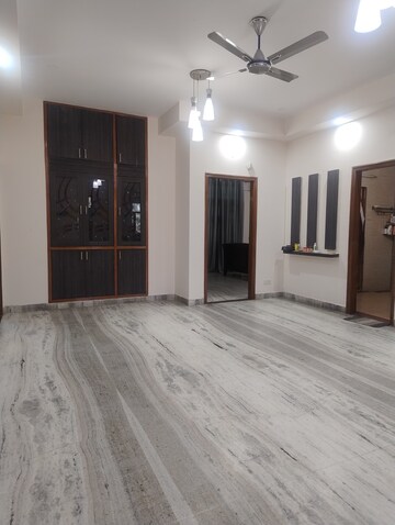 Room in 3 BHK Builder Floor at Sector 51 – for Rent