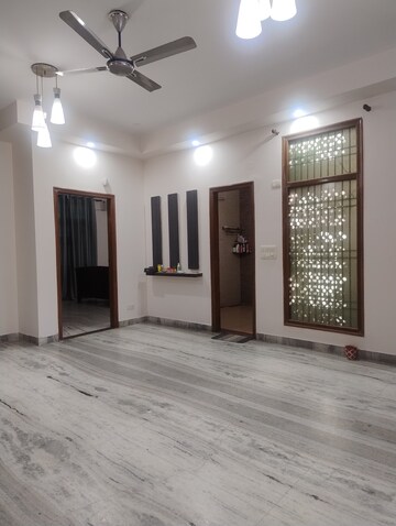 Room in 3 BHK Builder Floor at Sector 51 – for Rent