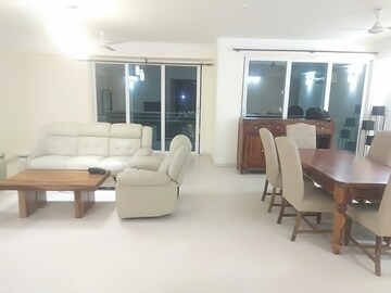 Living Room in 4 BHK Apartment at DLF The Belaire, Sector 54 – for Rent