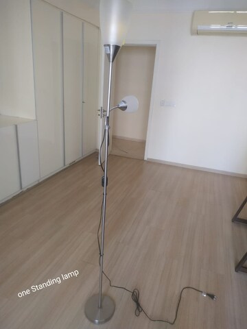 Room in 4 BHK Apartment at DLF The Belaire, Sector 54 – for Rent