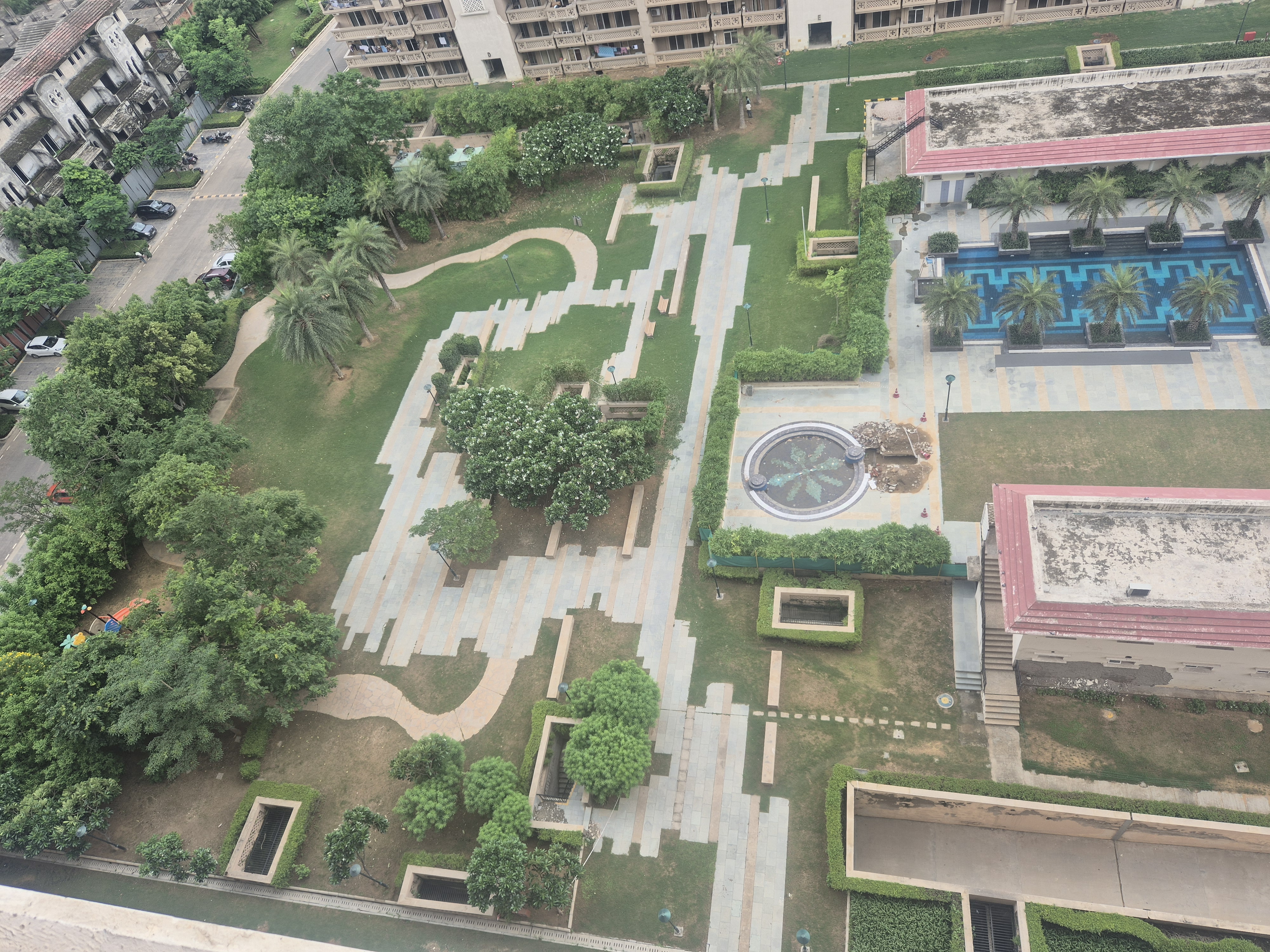 3.5 BHK + Servant Room Apartment For Sale in Express Green 