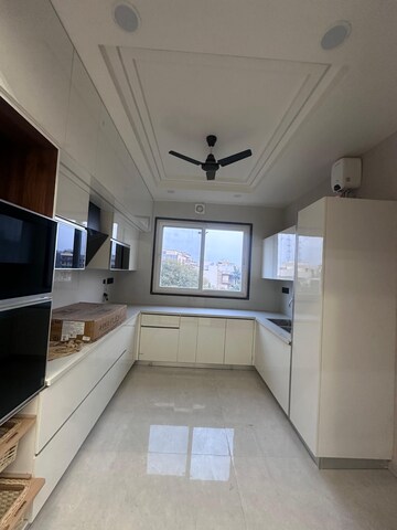Kitchen in 3 BHK Builder Floor at Sector 57 – for Rent