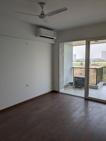 Room in 3 BHK Apartment at DLF The Skycourt, Sector 86 – for Sale