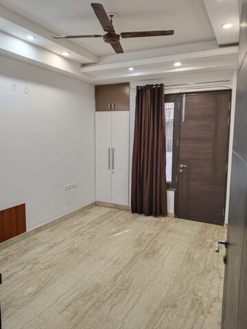 Room in 3 BHK Builder Floor at Ansal Sushant Apartments, Sushant Lok I – for Rent