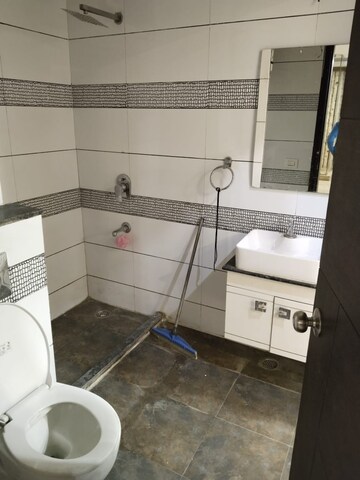 Master Bedroom in 3 BHK Builder Floor at Ansal Sushant Apartments, Sushant Lok I – for Rent