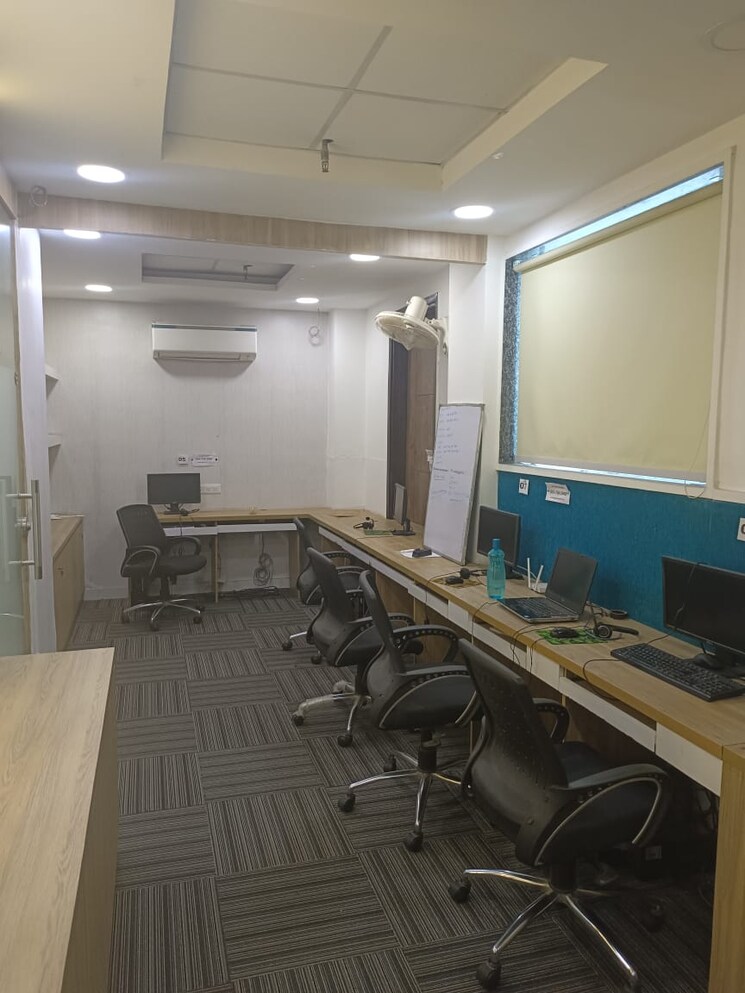 Team Area, netaji subhash place Commercial Office Space 1100 Sq.Ft. In Netaji Subhash Place Delhi 7965600