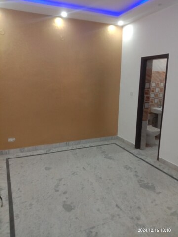 Room in 3 BHK Builder Floor at Sector 42 – for Sale