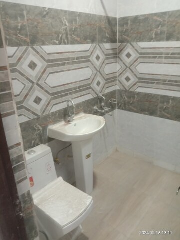 Bathroom in 3 BHK Builder Floor at Sector 42 – for Sale