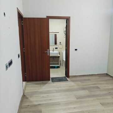 Room in 2 BHK Apartment at Central Park Cerise Suites, Sohna Sector 33 – for Rent