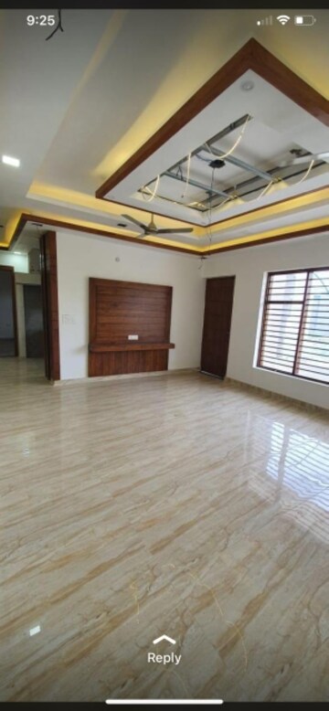 Room in 4 BHK Builder Floor at Green Fields Colony – for Rent