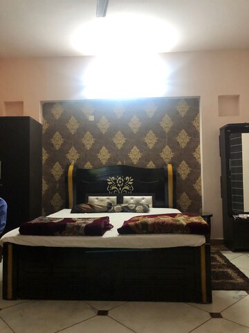 Bedroom in 3 BHK Builder Floor at Gomti Nagar – for Rent