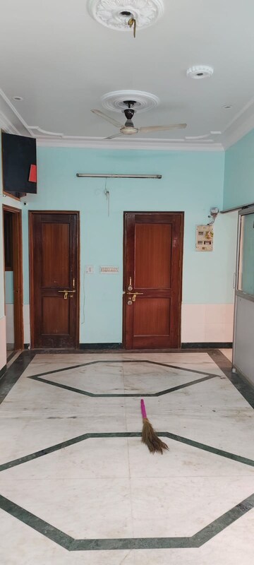 Room in 2 BHK Independent House at Gomti Nagar – for Rent