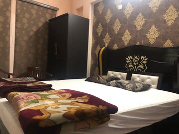 Master Bedroom in 3 BHK Builder Floor at Gomti Nagar – for Rent