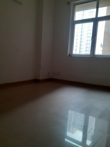 Room in 2 BHK Apartment at Mahagun Mywoods, Sector 16c Greater Noida – for Rent