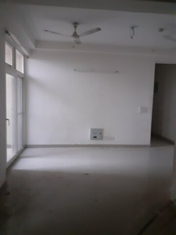Room in 2 BHK Apartment at Mahagun Mywoods, Sector 16c Greater Noida – for Rent