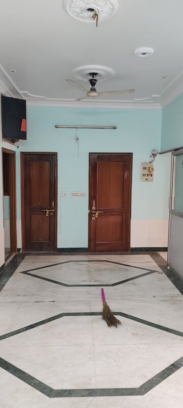 Living Room in 2 BHK Independent House at Gomti Nagar – for Rent